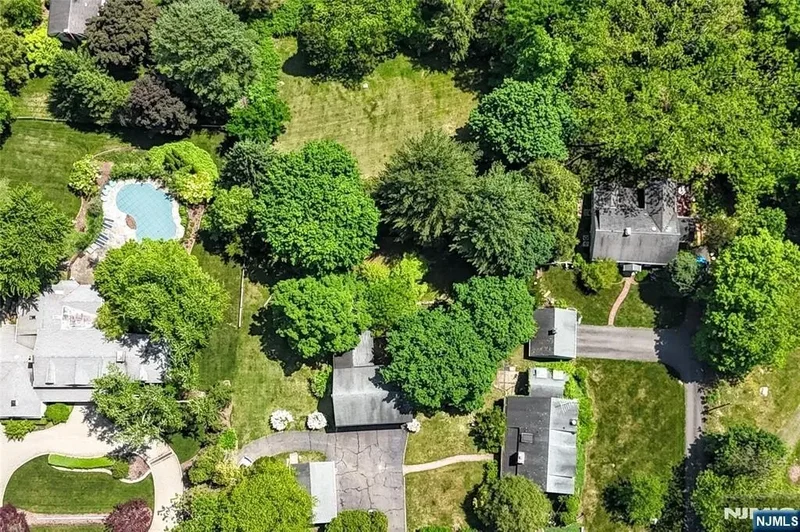 584 W Saddle River Road, Upper Saddle River, NJ, 07458, USA, Saddle River, New Jersey, United States. - Photo 15