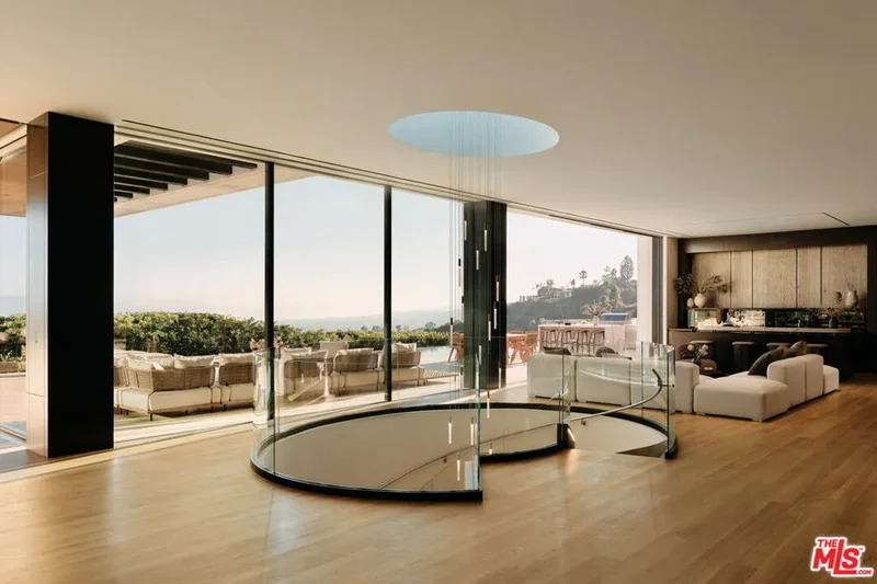 9259 Robin Drive, Los Angeles, California, United States. - Photo 5
