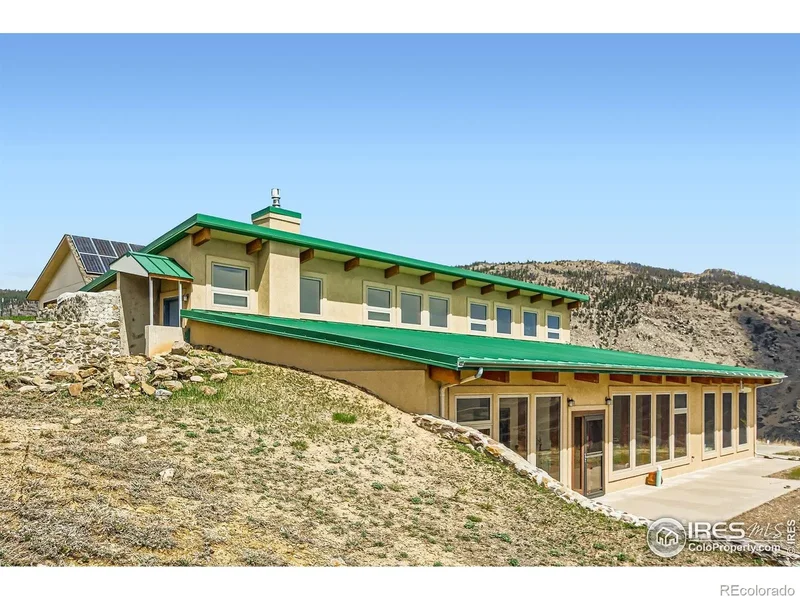 Single Family Residence in Bellvue
