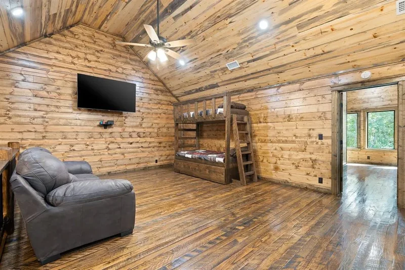 165 N Bear Hickory Trail, Broken Bow, OK 74728, Broken Bow, Oklahoma, United States. - Photo 15