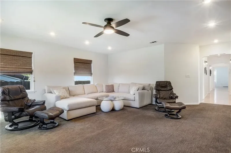 735 Ultimo, Signal Hill, California, United States. - Photo 15