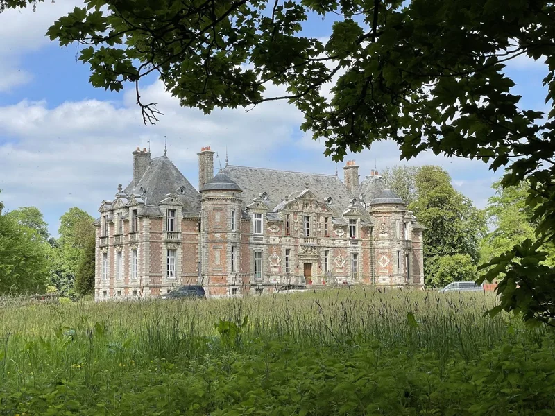 exclusivity just a few minutes from the beaches of the albatross coast, castle and outbuildings in i