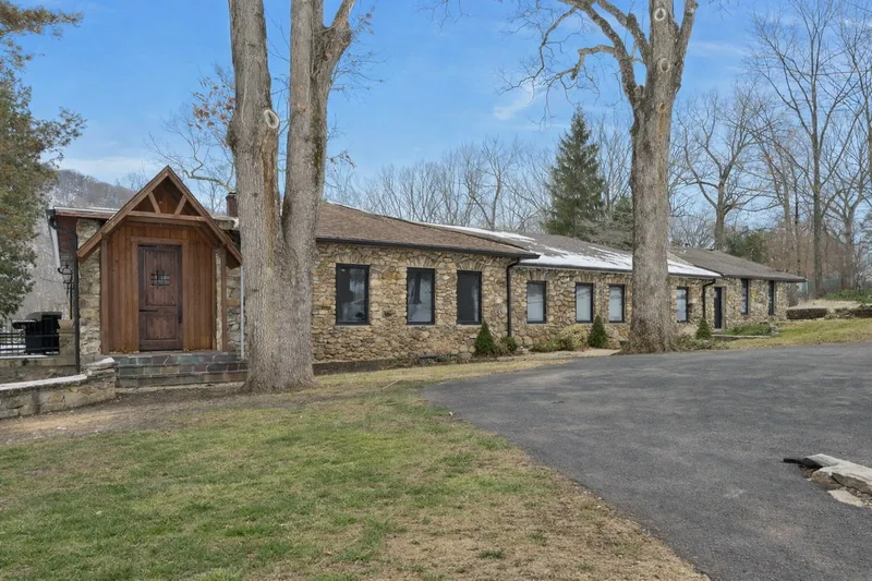 Private Lakefront Craftsman