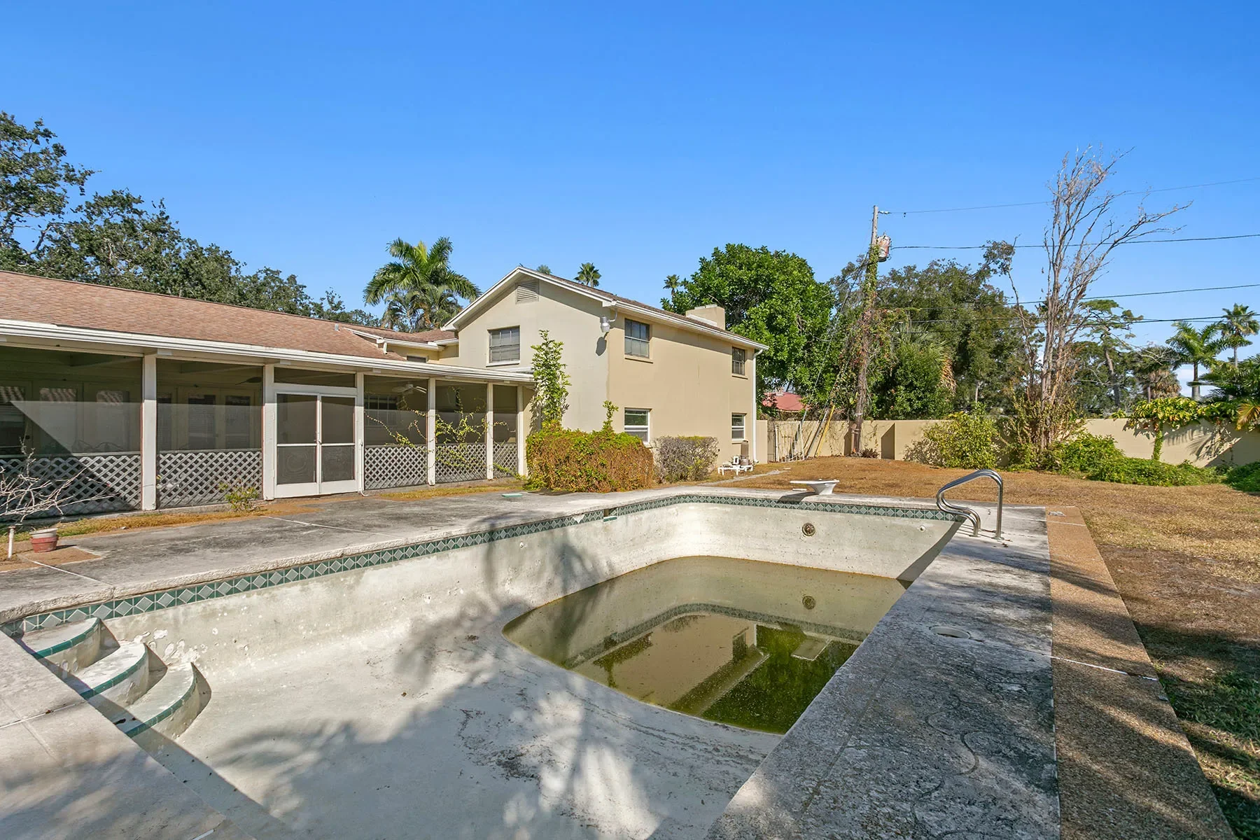 Exterior photo 9