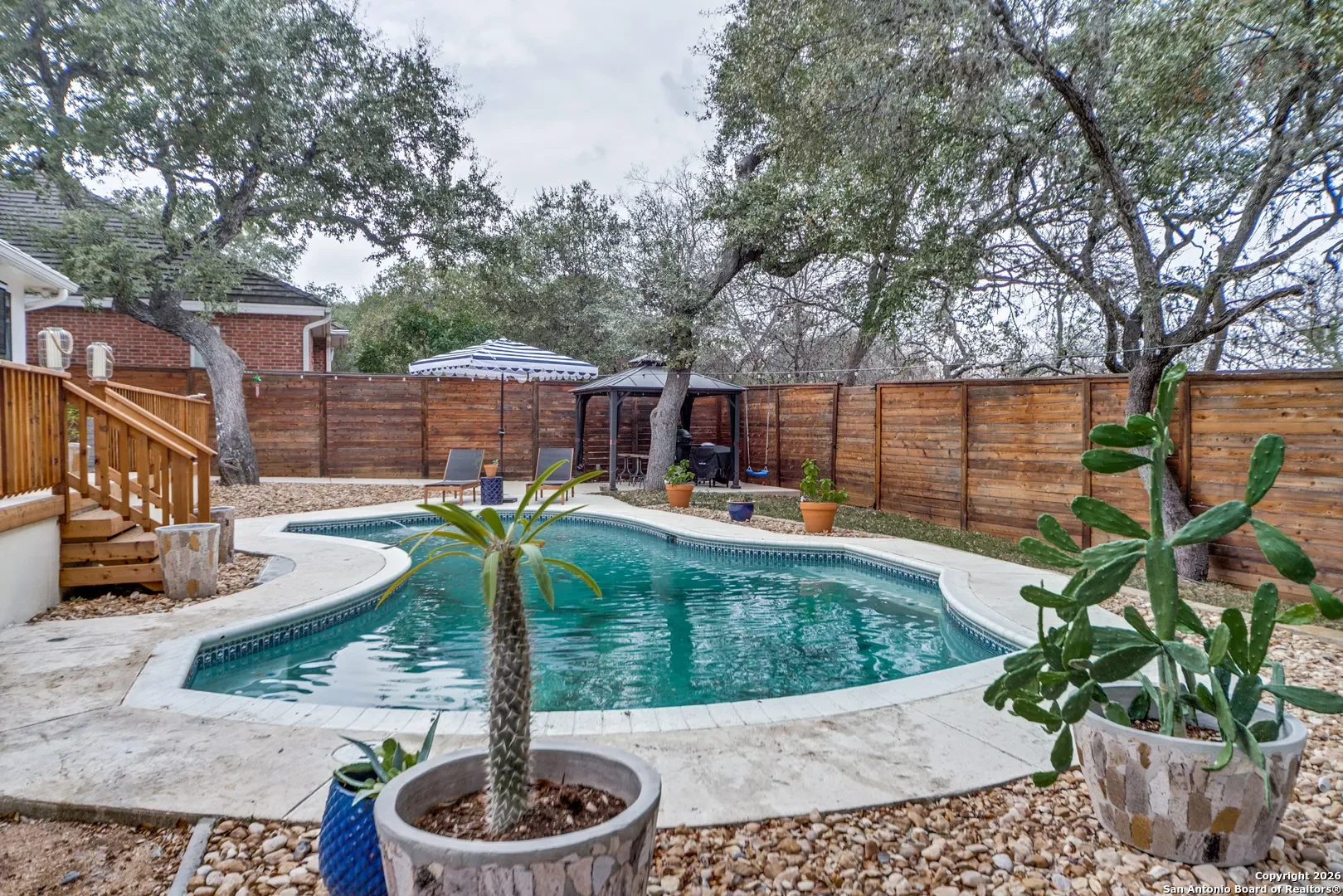 Exterior photo 10