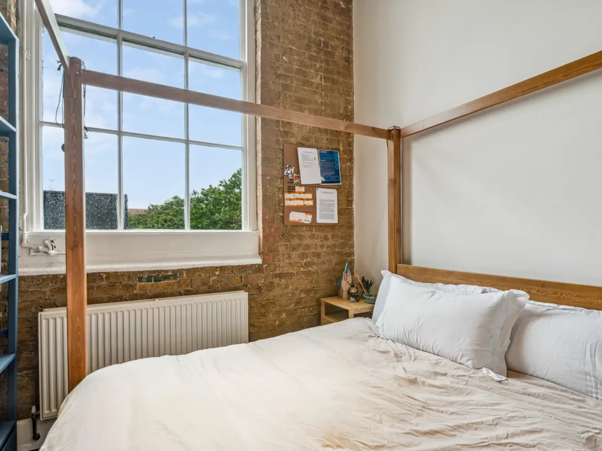 A truly unique, bright and spacious two double bedroom maisonette, a short walk to all the amenities
