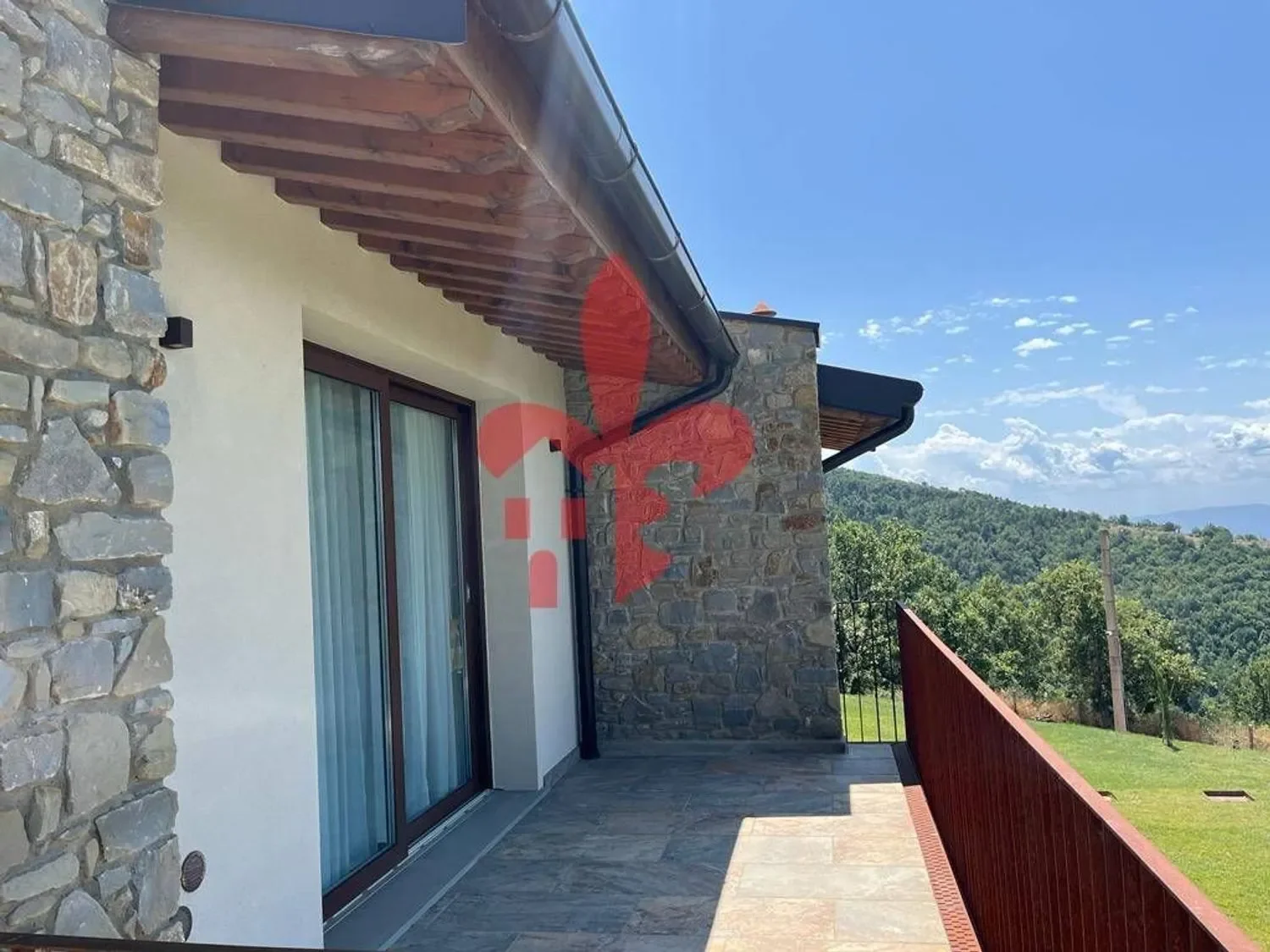 Exterior photo 4