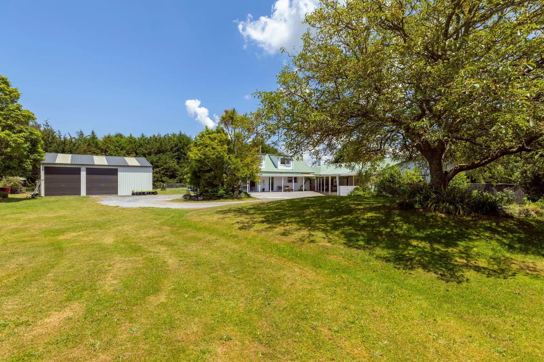 Exterior photo 9