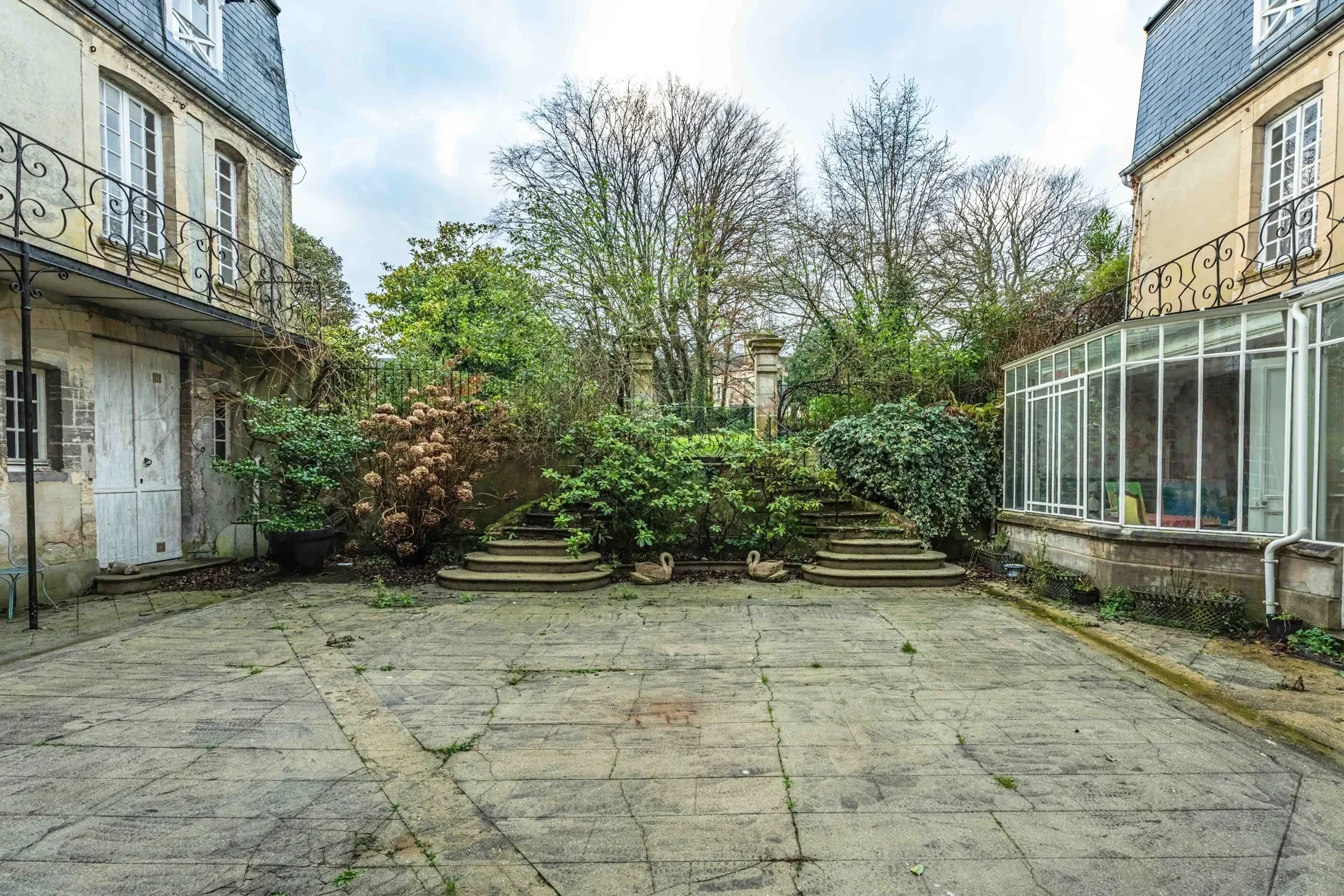 Exterior photo 4