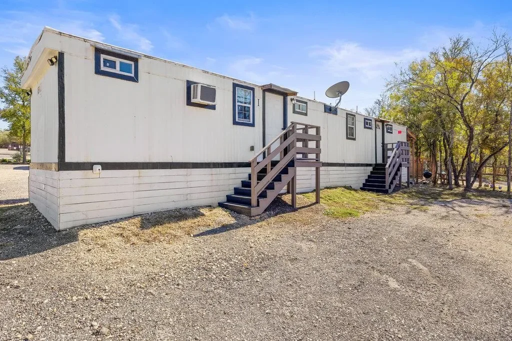 2540 FM 20, Red Rock, Texas, United States. - Photo 14