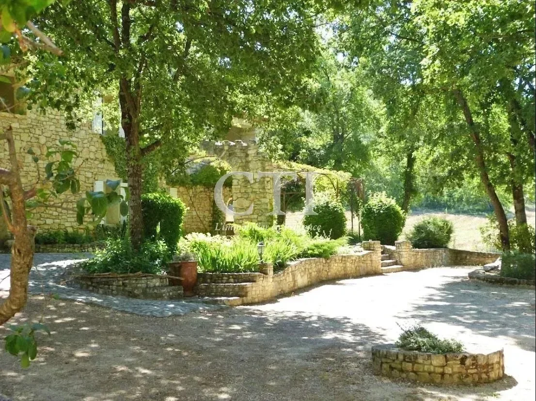 Exterior photo 4