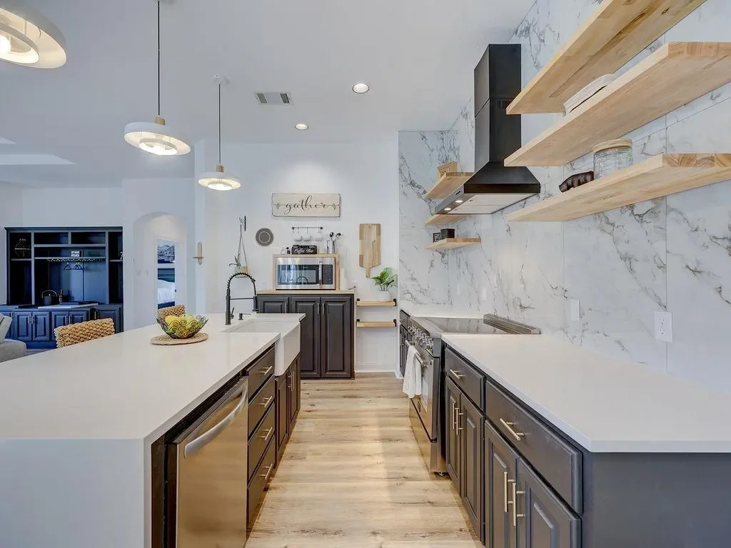 9902 Scenic Bluff DR, Austin, Texas, United States. - Photo 5