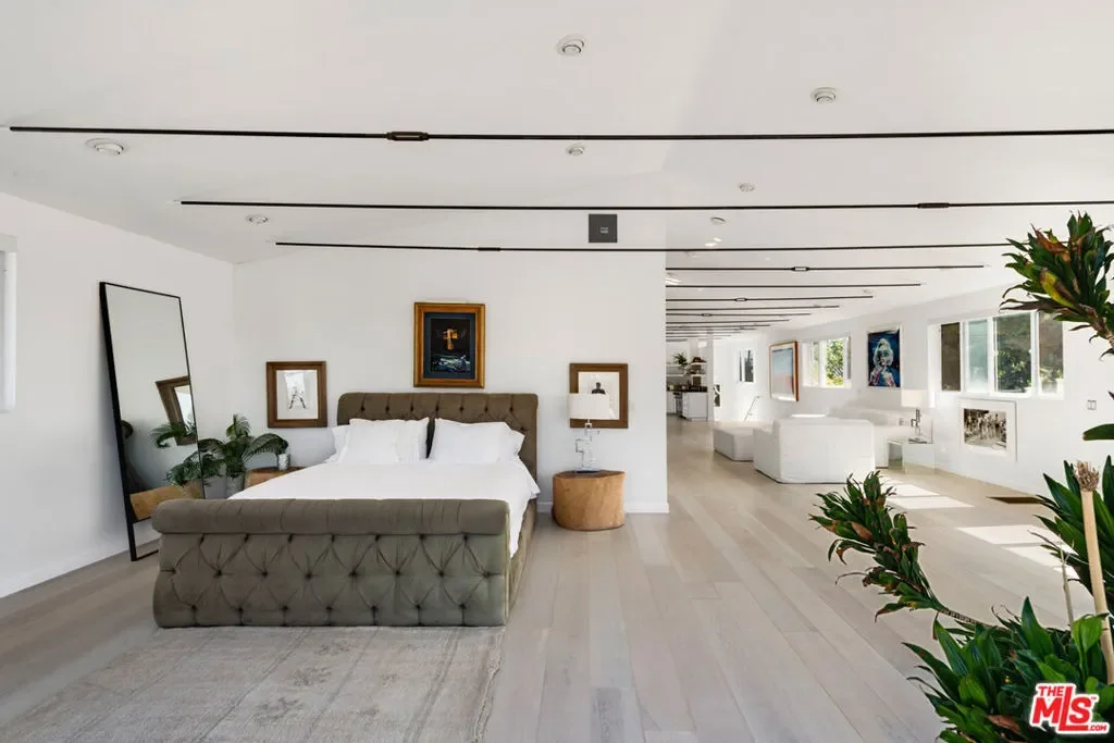 633 Santa Clara Avenue, Los Angeles, California, United States. - Photo 4