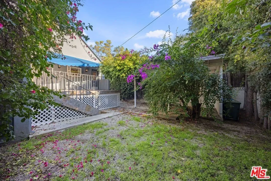 Exterior photo 4