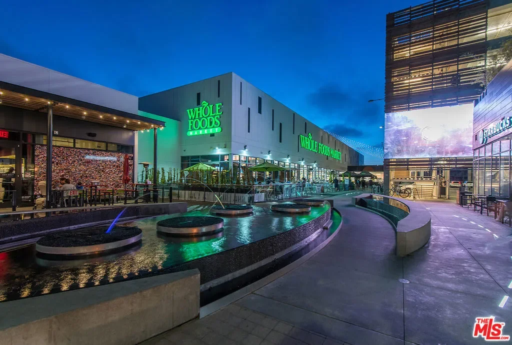 12920 Runway Road 360, Los Angeles, California, United States. - Photo 4
