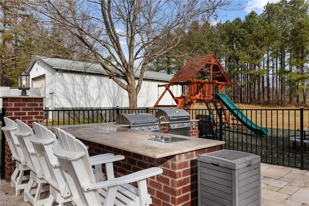 Single Family Residence in Huntersville