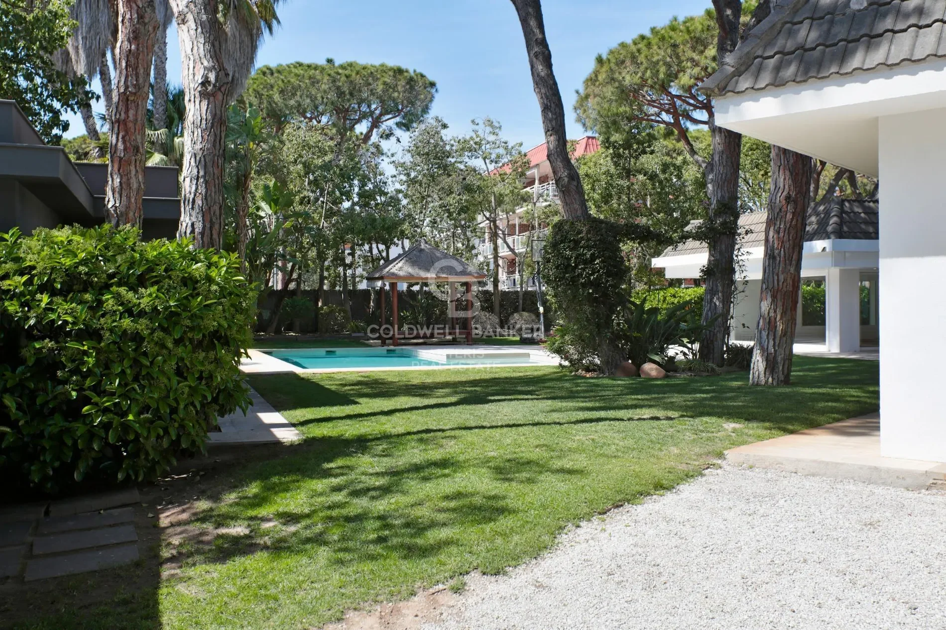 Exterior photo 10