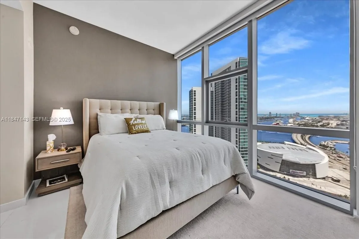 851 NE 1st Ave #3711, Miami, FL 33132, Miami, Florida, United States. - Photo 23