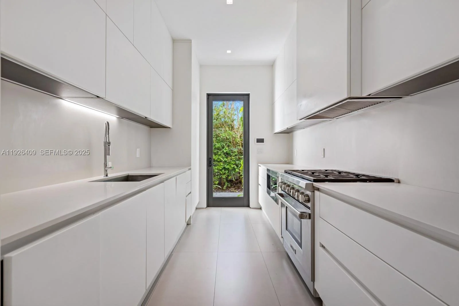 6480 Allison Rd, Miami Beach, Florida, United States. - Photo 33