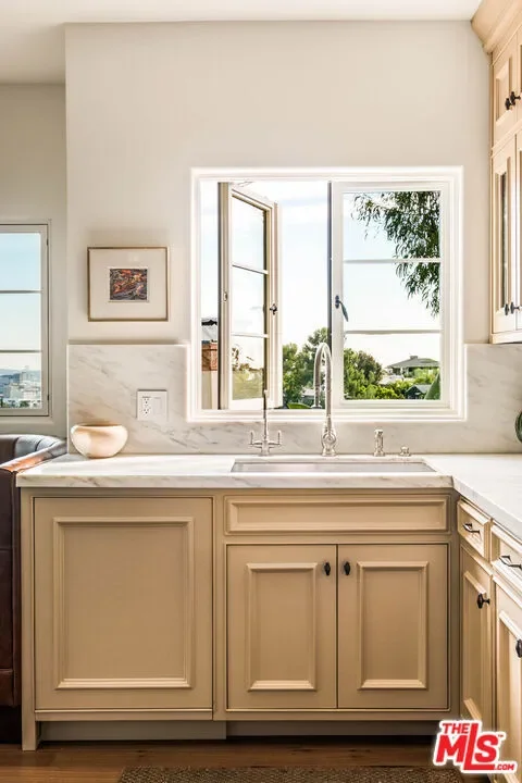 7020 La Presa Drive, Los Angeles, California, United States. - Photo 12