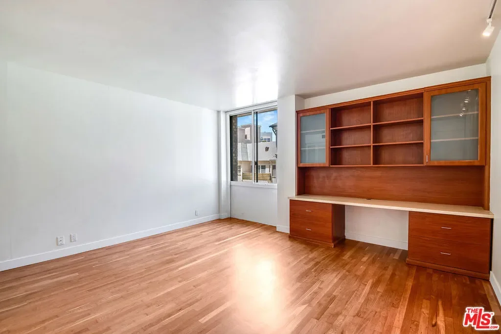 211 S Spalding Drive 107N, Beverly Hills, California, United States. - Photo 17