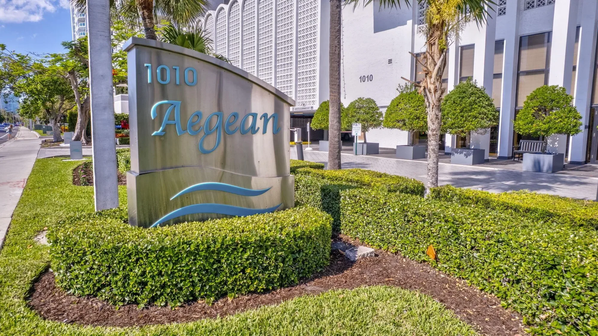 1010 S Ocean Boulevard, Hillsboro Beach, Florida, United States. - Photo 30