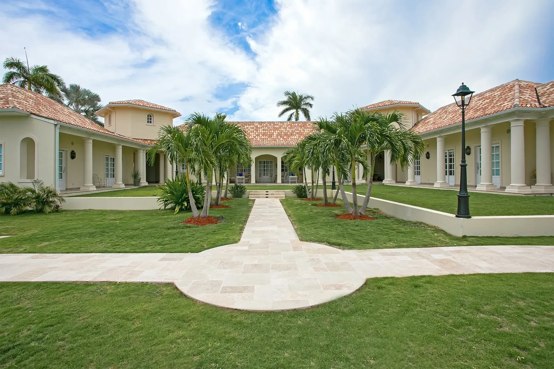Exterior photo 7