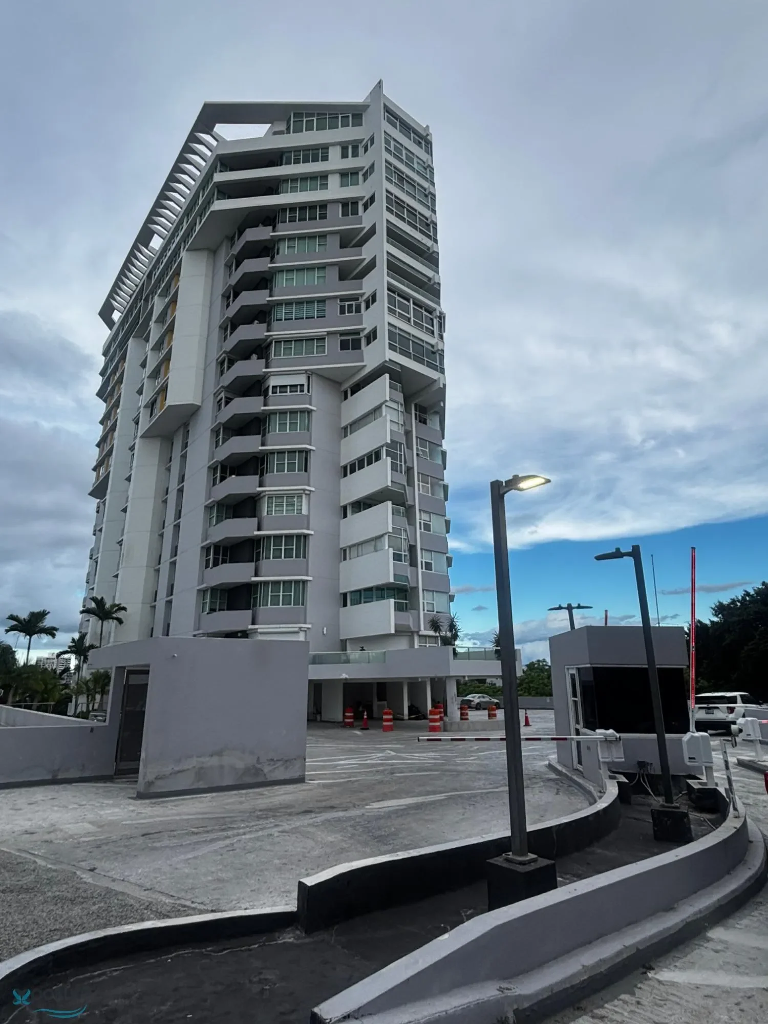 Exterior photo 3