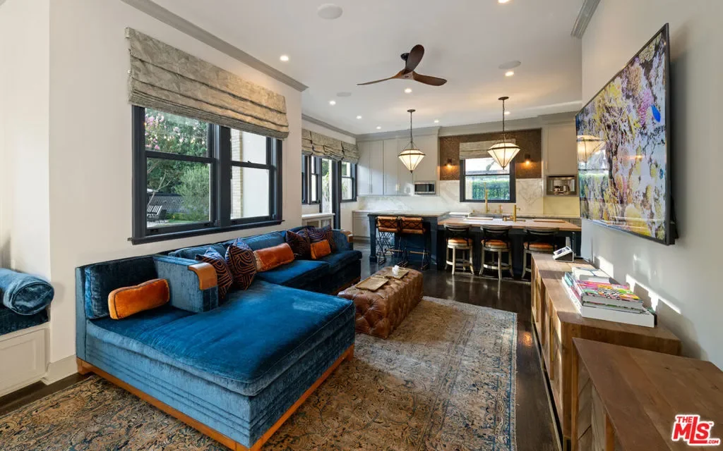 601 S Windsor Boulevard, Los Angeles, California, United States. - Photo 10