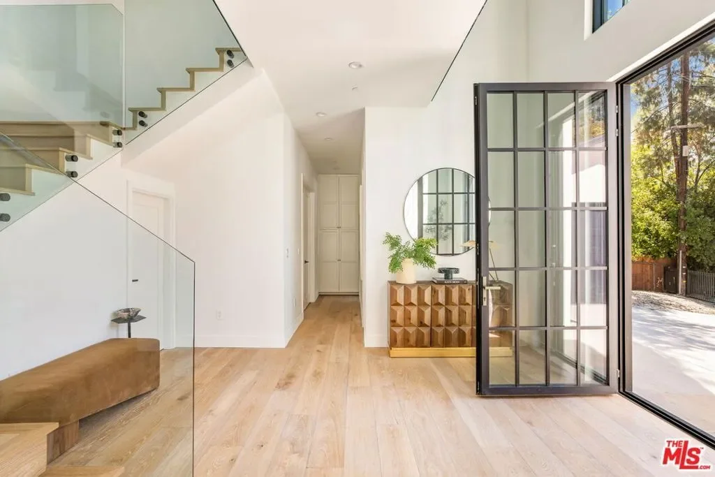 16815 Shileno Place, Los Angeles, California, United States. - Photo 22