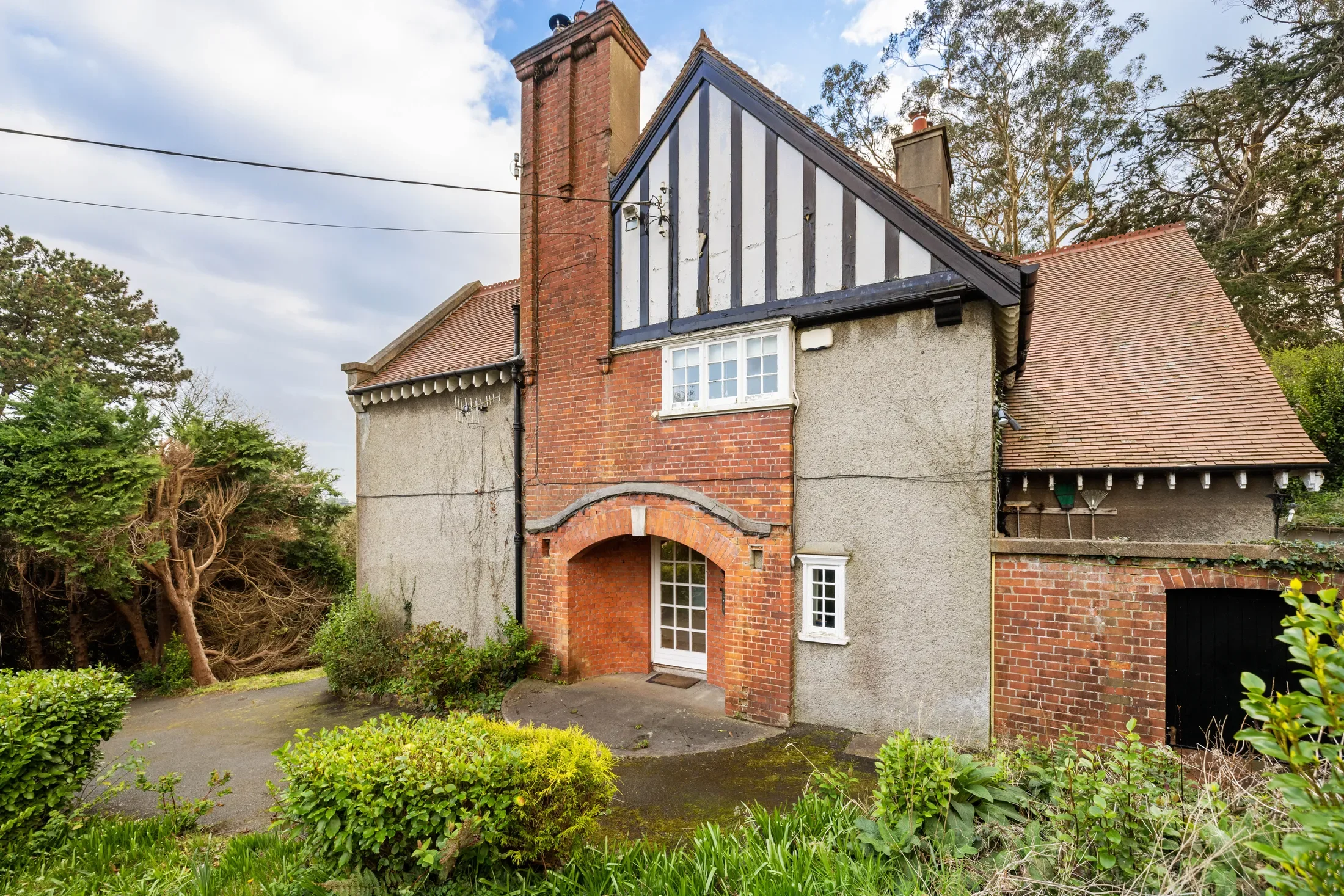 Exterior photo 6