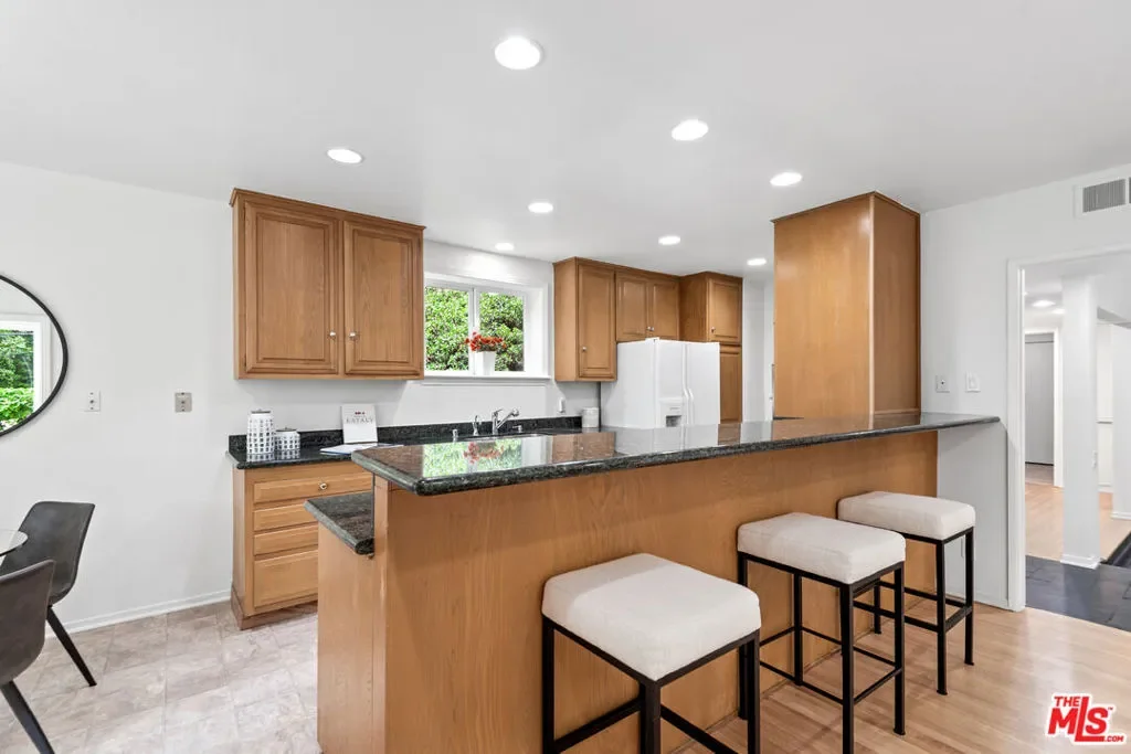 1247 N Bundy Drive, Los Angeles, California, United States. - Photo 17