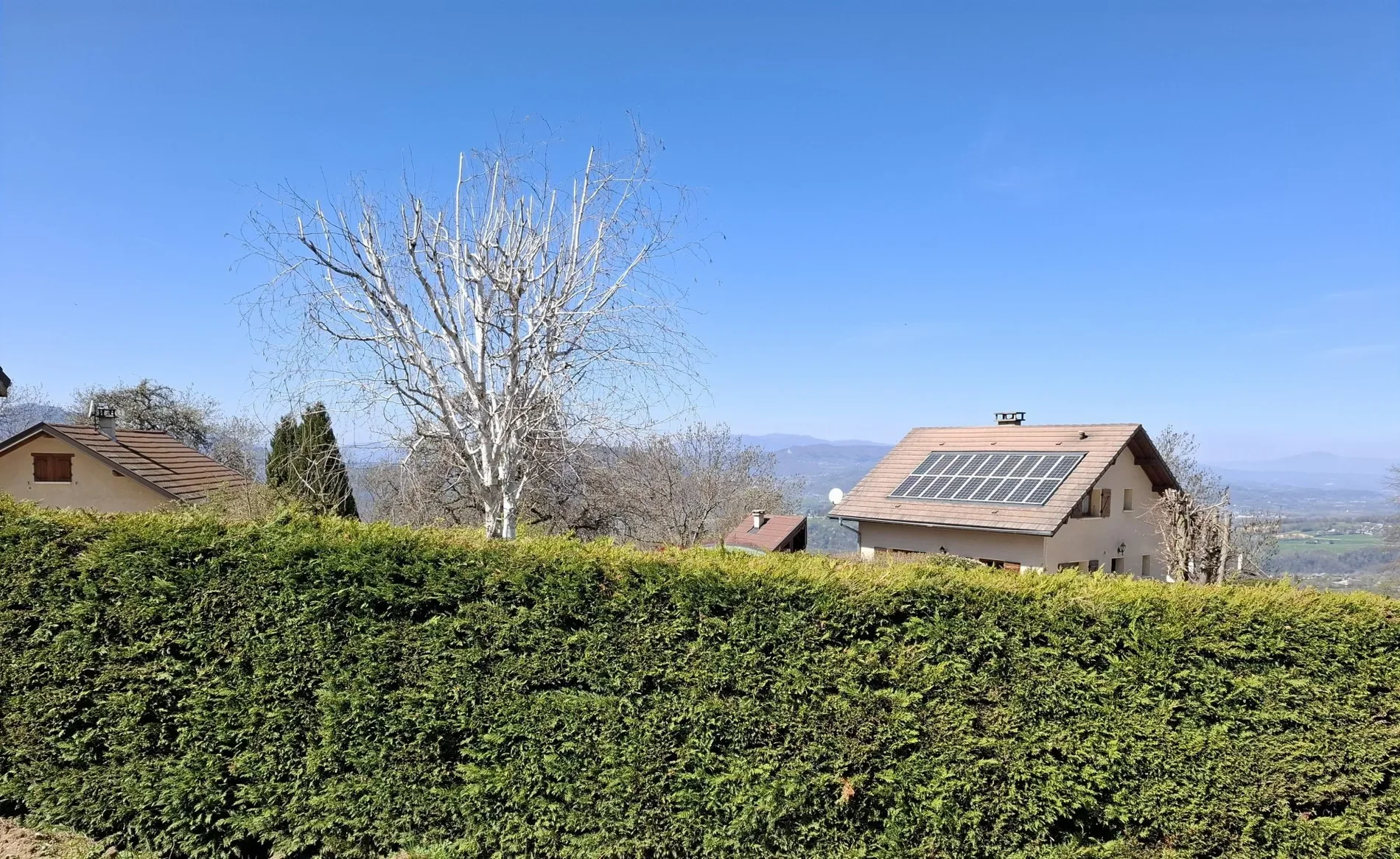Exterior photo 2