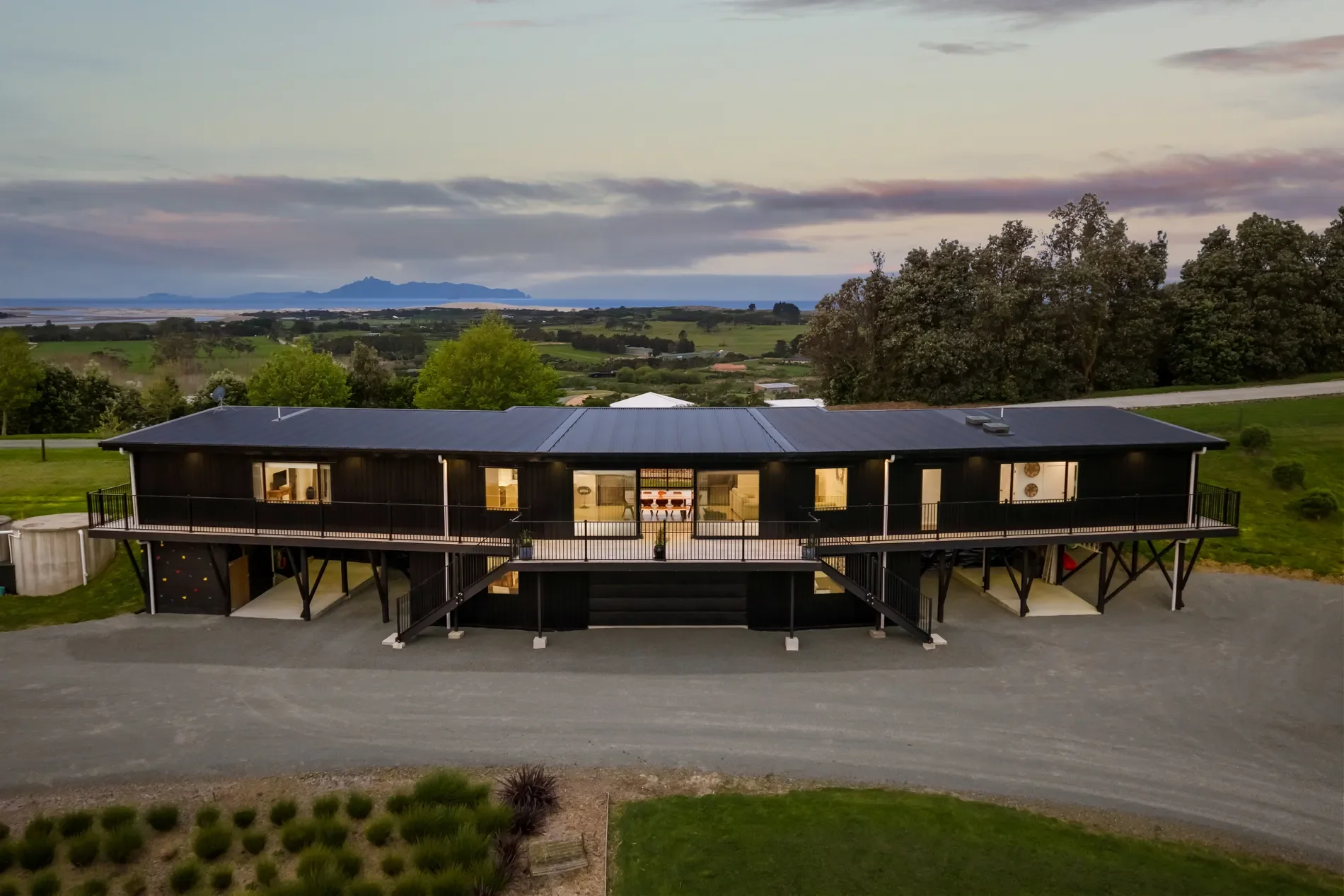Exterior photo 2