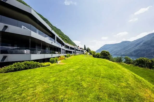 Exterior photo 5