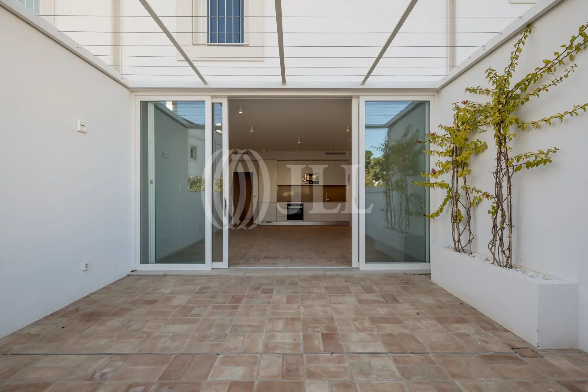 Exterior photo 3