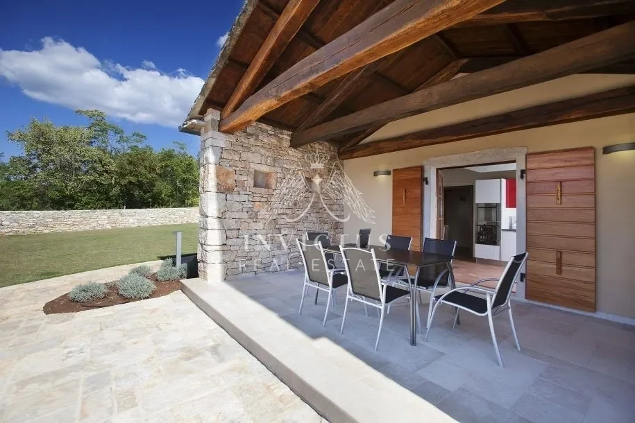 Exterior photo 8