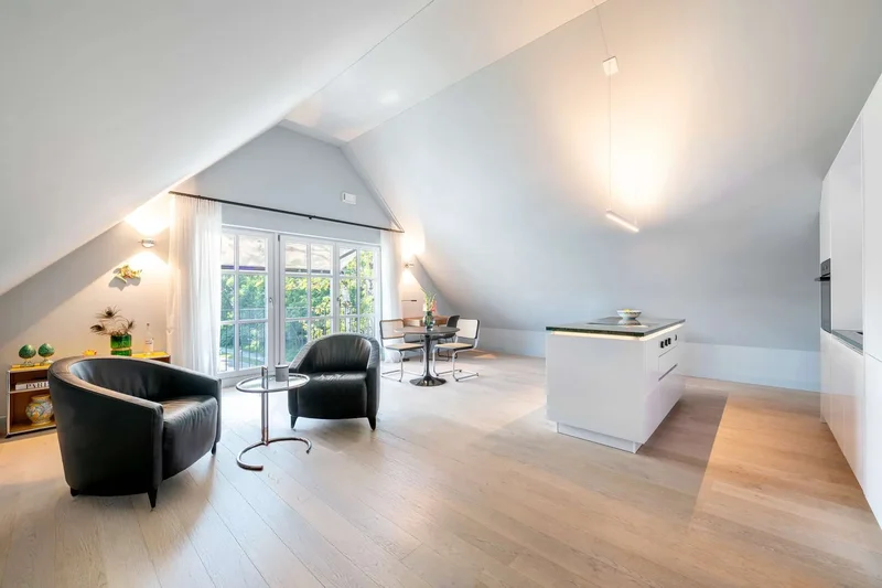 High-class 3-room apartment from 2021 with airy penthouse ambience within walking distance of the la