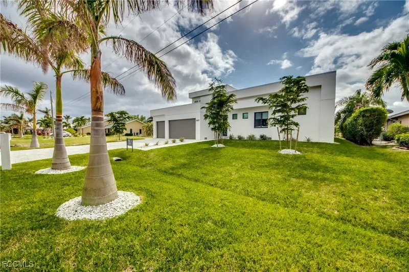 4 Bedrooms Single Family Detached