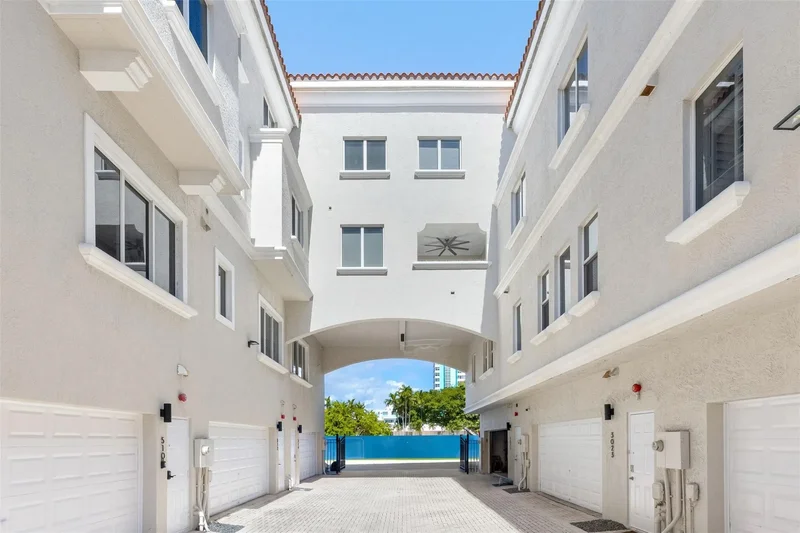 3021 Riomar St., Fort Lauderdale, Florida, United States. - Photo 59