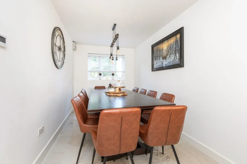15 Nightingales Close, Horsham, RH13 5LB, Horsham, England, United Kingdom. - Photo 3