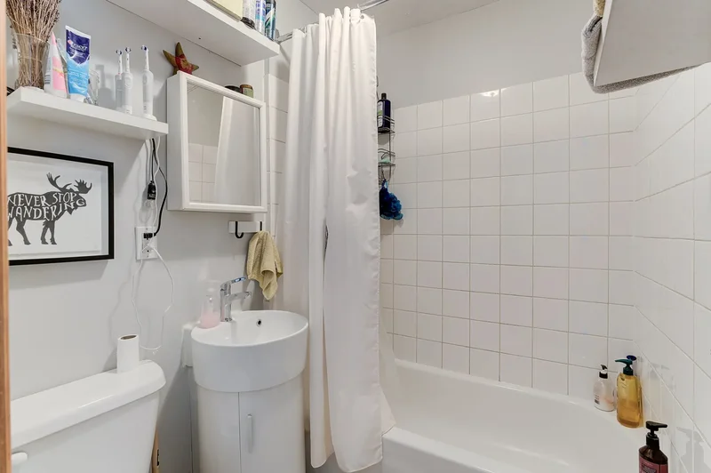 5669A 5671 7e Avenue, Montréal, Quebec, Canada. - Photo 4