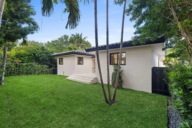 8858 Garland Ave, Bal Harbour, Florida, United States. - Photo 31