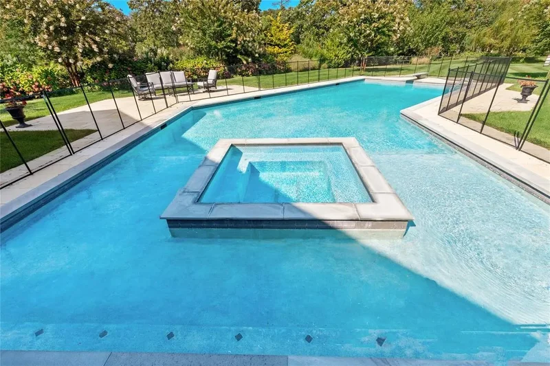 Residential in Hampton Bays