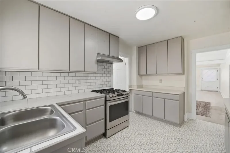 732 Saint Louis Avenue, Signal Hill, California, United States. - Photo 14