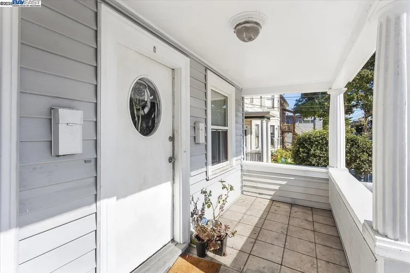 629 Santa Clara Ave., Alameda, California, United States. - Photo 13