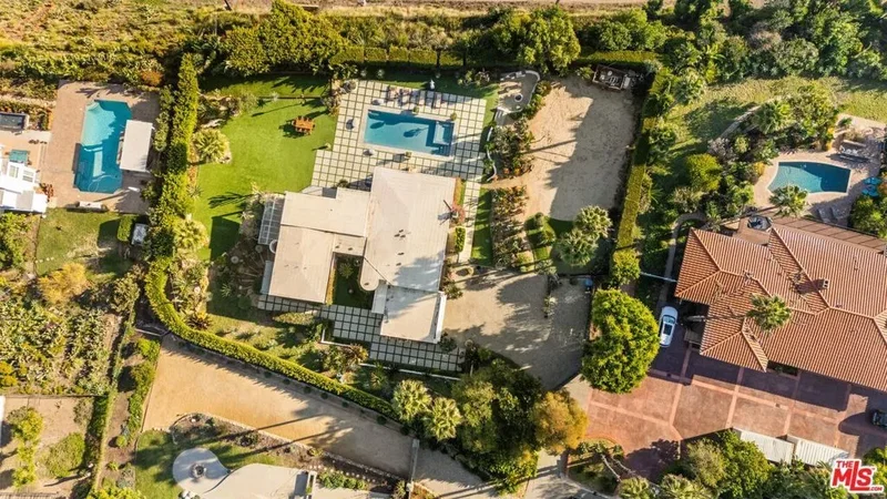 6320 VIA CATALDO Street, Malibu, California, United States. - Photo 37