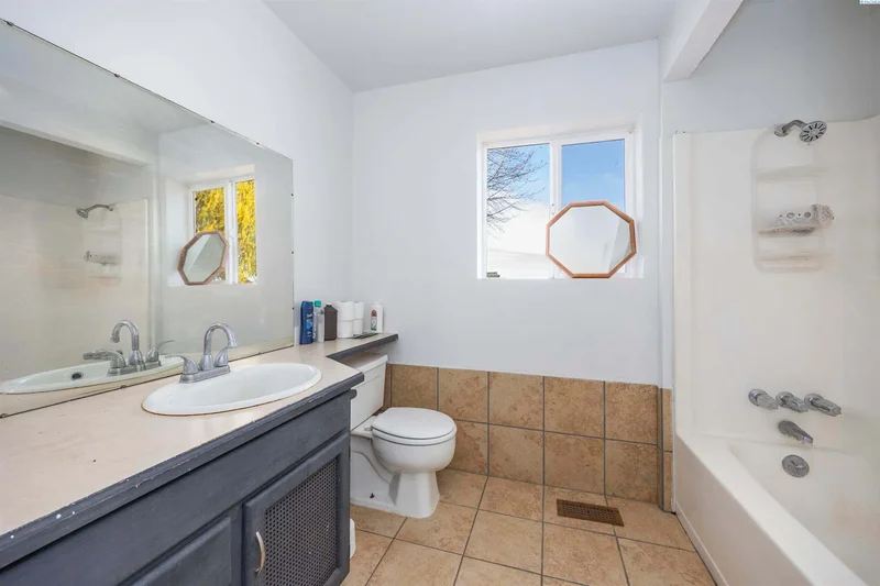 11201 Taylor Flats Road, Pasco, WA 99301, Pasco, Washington, United States. - Photo 16