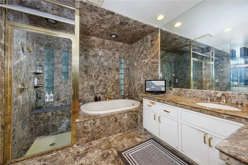 2072 Coldwater Canyon, Beverly Hills, California, United States. - Photo 20