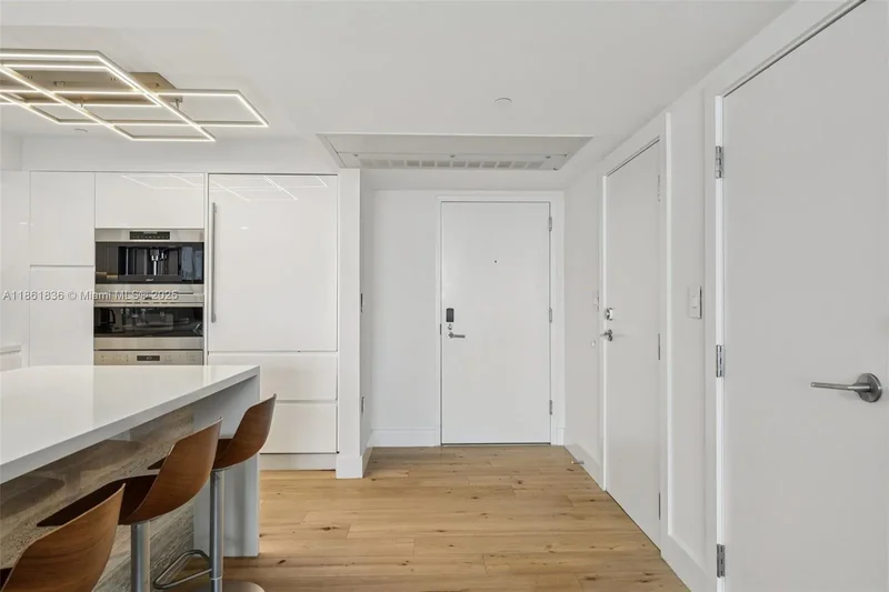 102 24th St 1440, Miami Beach, Florida, United States. - Photo 9